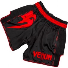 Шорти для тайського боксу VENUM Giant Muay Thai Shorts чорно / червоні